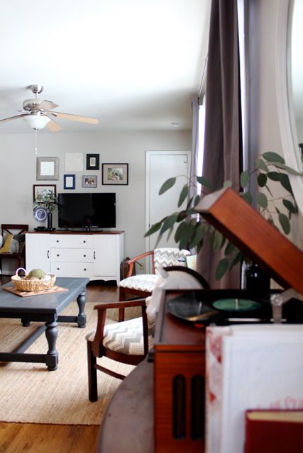 photo livingroomcoffeetable10_zpsoqw33vna.jpg