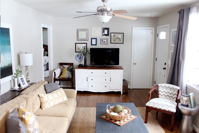 photo livingroomcoffeetable6_zpszt0lho77.jpg