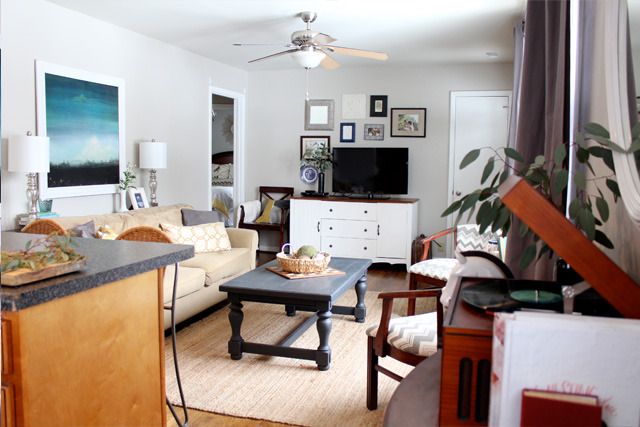 photo livingroomcoffeetable9_zpsycin52ww.jpg