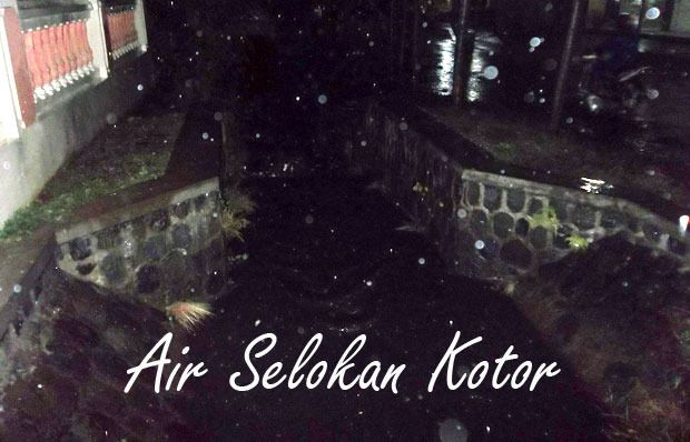 Kondisi Selokan Air saat Hujan Turun Pertama kalinya